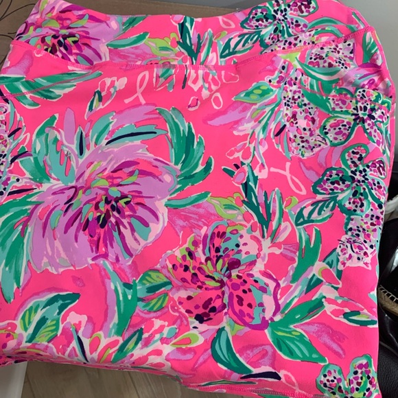 EEEUC SMALL, Lilly Pulitzer Mayans Cockatoo Pink Paws for a Cause Luxletic Skort - Picture 2 of 7